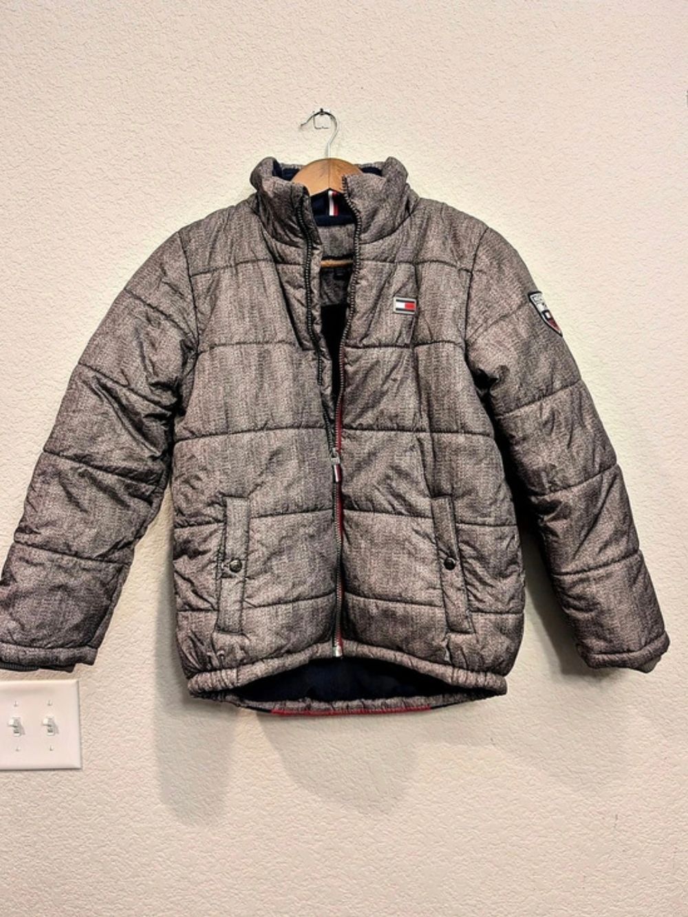 Tommy Hilfiger Color Block Puffer Jacket in Gray & Red Size Medium Youth Unisex
